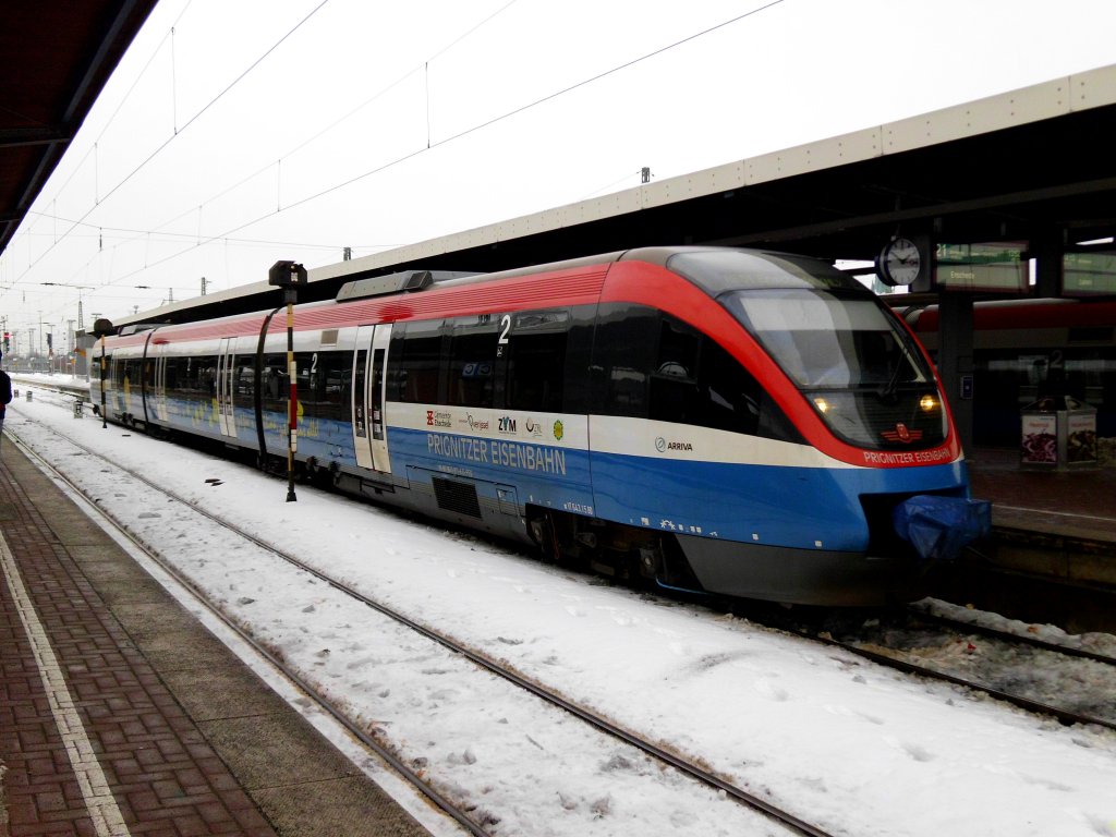 Ein dreiteiliger Talent-Dieseltriebzug der Prignitzer Eisenbahn steht am 27.12.2010 im Dortmunder Hauptbahnhof.