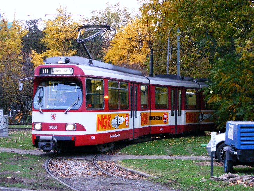 Ein DUEWAG-GT8S der Rheinbahn an der Ausfahrt der Wendeschleife auf dem Jan-Wellem-Platz in D�sseldorf am 13. November 2009. 
