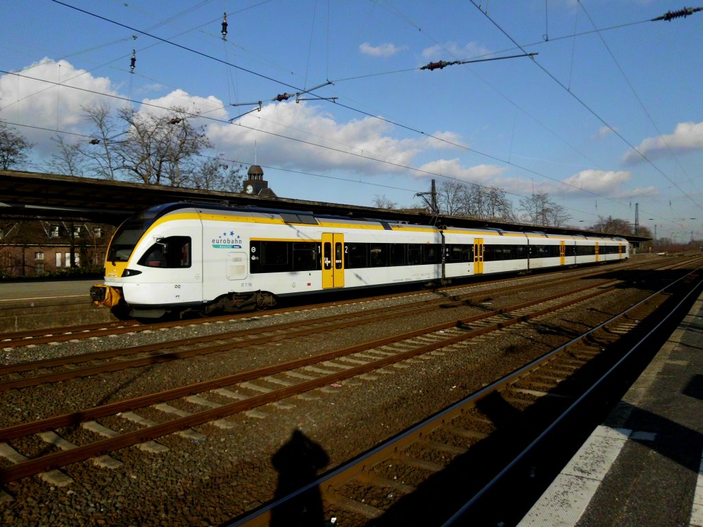 Ein E-Triebzug der Eurobahn steht am 08.02.2011 im Bahnhof von Herne.
