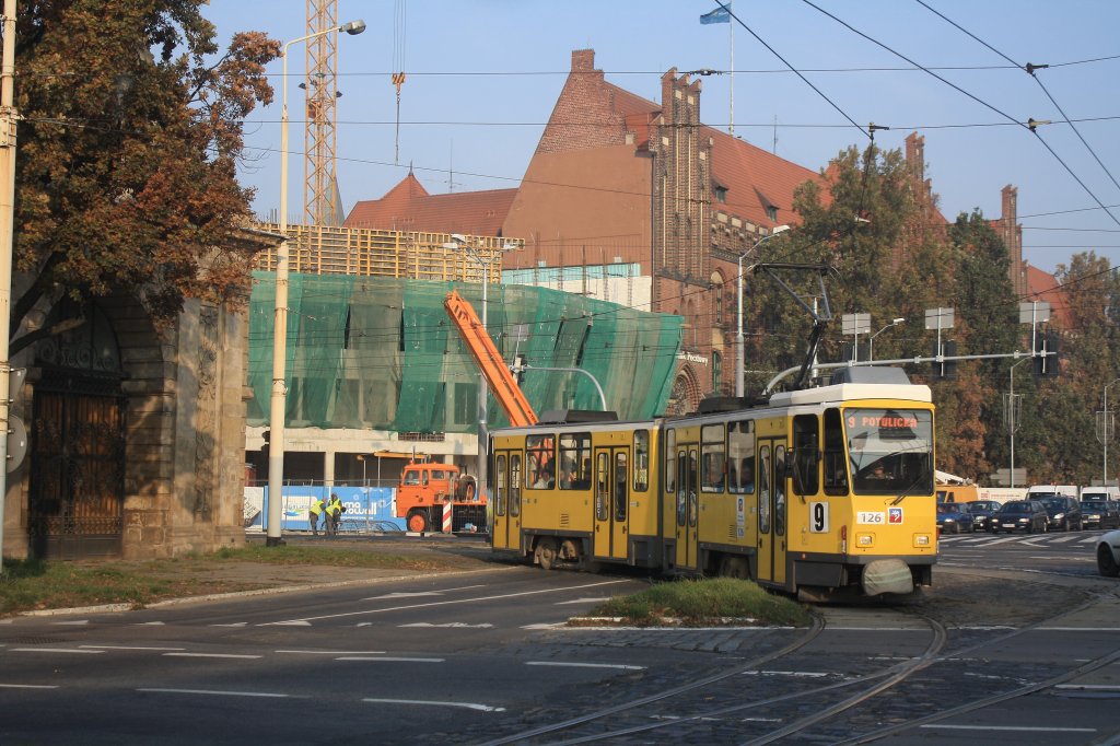 Ein ehemaliger KT4D der Berliner Verkehrsbetriebe fhrt nun in Szczecin mit der Nummer 126. Hier am 05.11.2011.