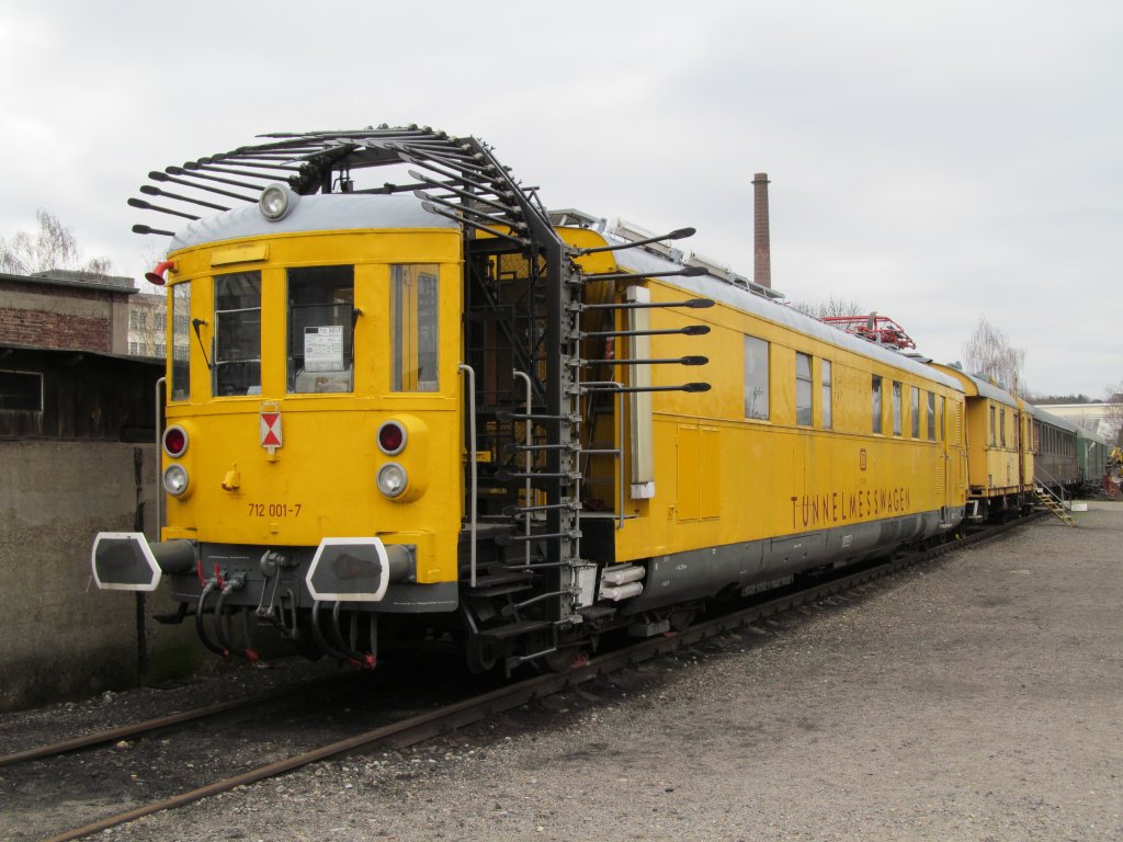 Ein ehemaliger Tunnelmesswagen (712 001) der Deutschen Bundesbahn steht am 11. Mrz 2012 im Eisenbahnmuseum in Bochum-Dahlhausen.