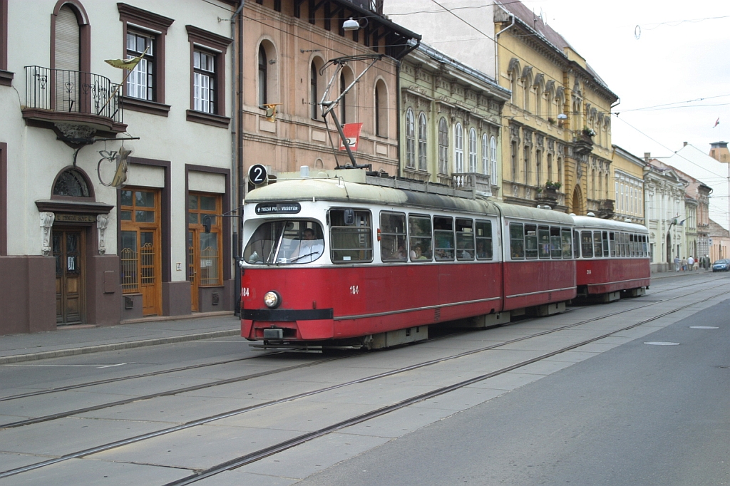 Ein ehemaliger wiener Triebwagen  Type E , nunmehr als 184 bezeichnet, auf Linie 2 der Strassenbahn Miskolc am 03.August 2006 in der Szechenyi Istvan utca.