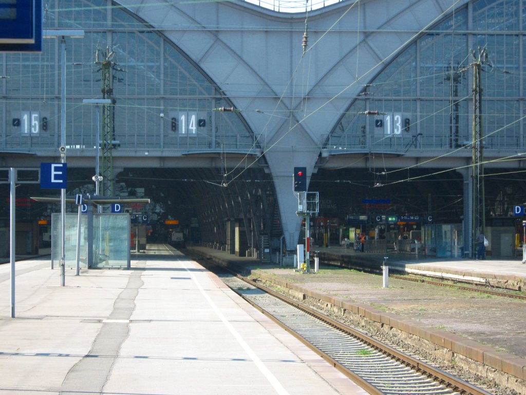 Ein einsames KS-Signal weilt am Gleis 14 des Leipziger Hbf's. 07.04.2010
(c) by Vico Schulze