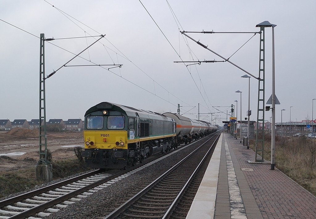 Ein eisiger Ostwind wehte als ich die Class 66/PB 01/RTB V254 mit Tankwagenzug bei der Durchfahrt in Allerheiligen am 22.3.2013 ablichtete.