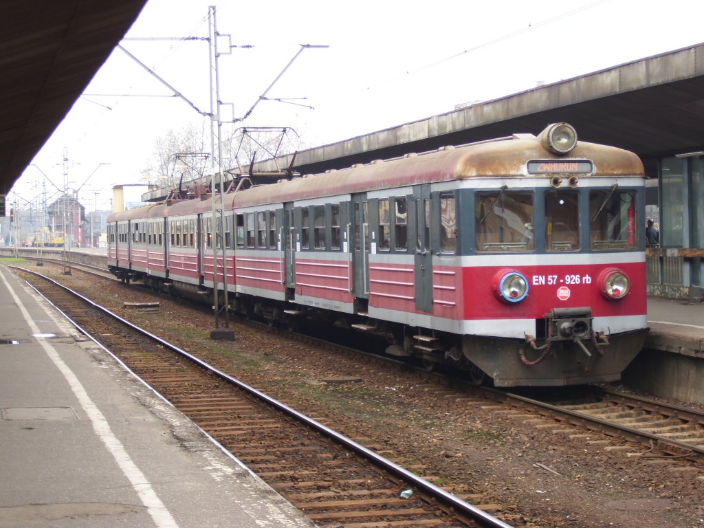 Ein EN57 In Katowice Hbf steht bereit zur Abfahrt nach Zwardon.