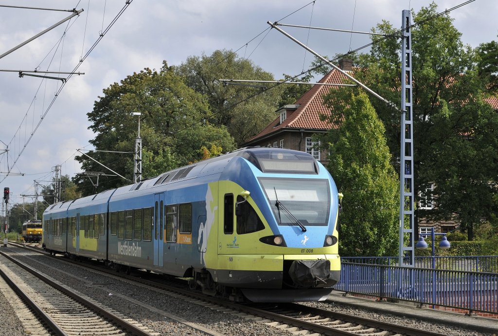 Ein ET 008 von Westfalenbahn mit RB61 nach Bielefeld Hbf, bei Einfahrt von Bad Bentheim am 10 sept 2011.