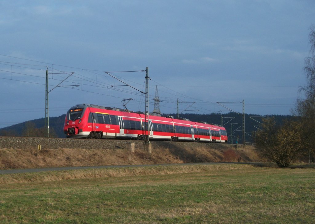 Ein ET 442 ist am 10. Mrz 2013 als RB 59362 nach Saalfeld(saale) bei Halach(b. Kronach) unterwegs.