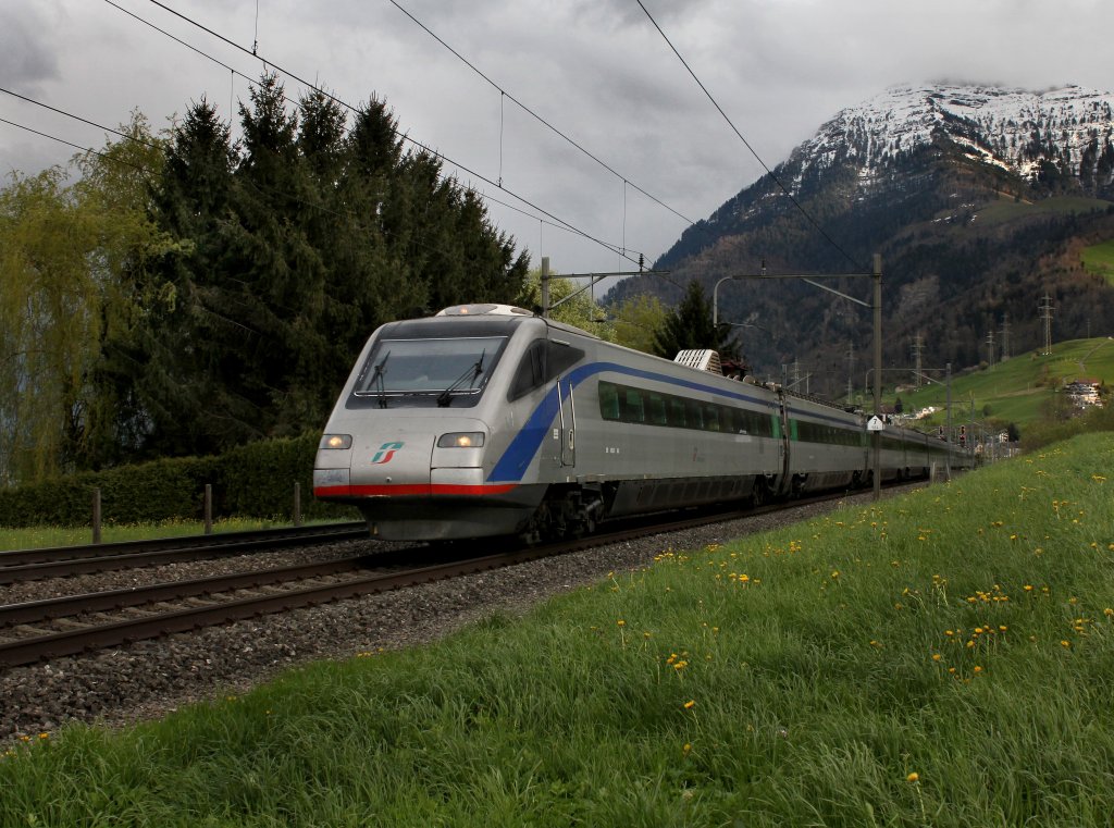 Ein ETR 470 am 24.04.2012 unterwegs bei Immensee.