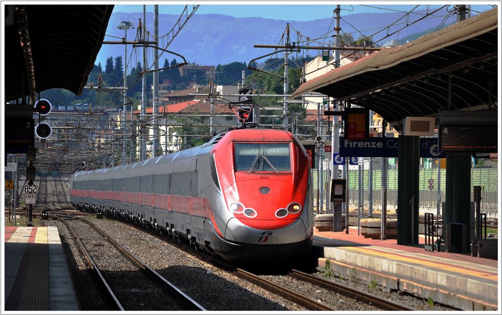 Ein ETR 500 Frecciarossa passiert den Bahnhof Firenze Campo di Marte. (18.06.2013)