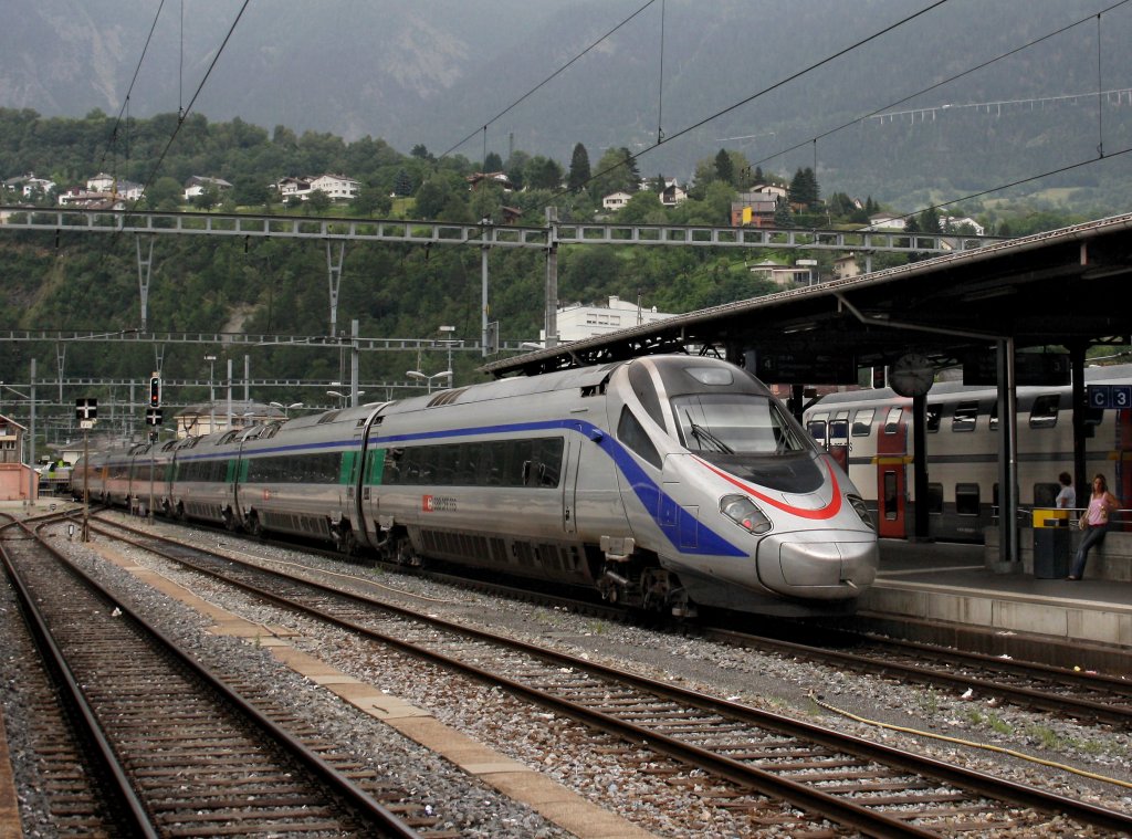 Ein ETR 610 am 29.06.2011 bei der Ausfahrt aus Brig.