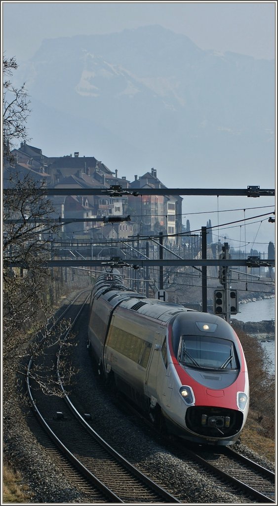 Ein ETR 610 mit offener Schnauze zwischen St.Saphorin und Rivaz am 04.03.2012.

