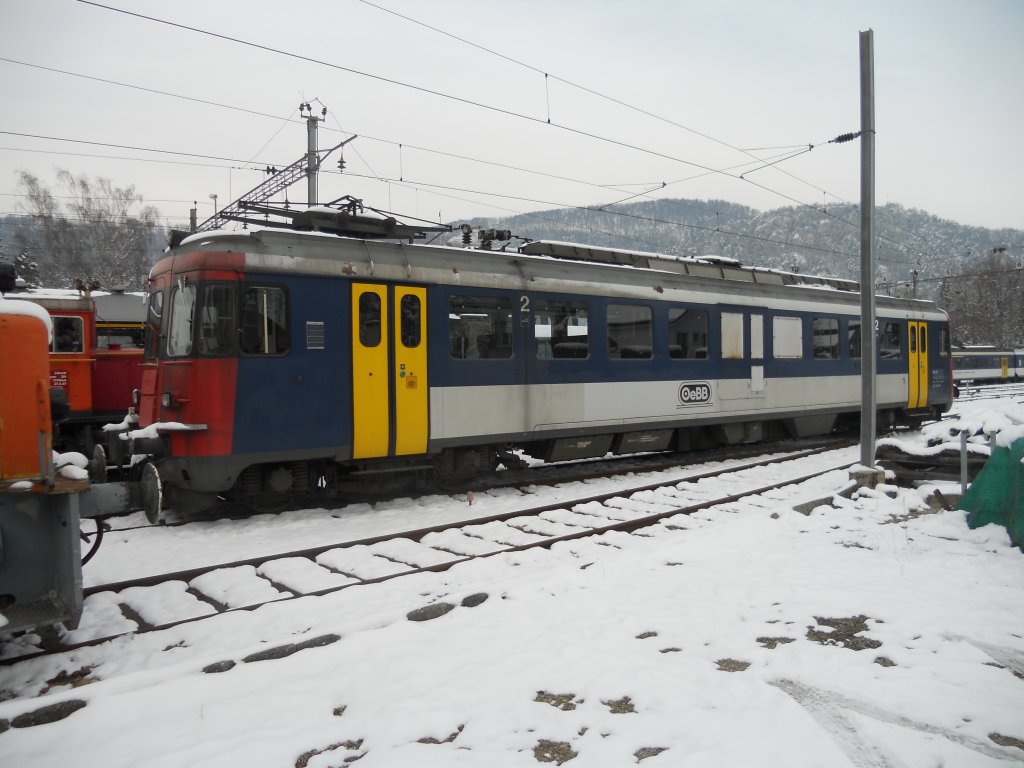 Ein ex SBB RBe540 (OeBB RBe4/4 205) steht am 30.11.2010 abgestellt in Balsthal.
