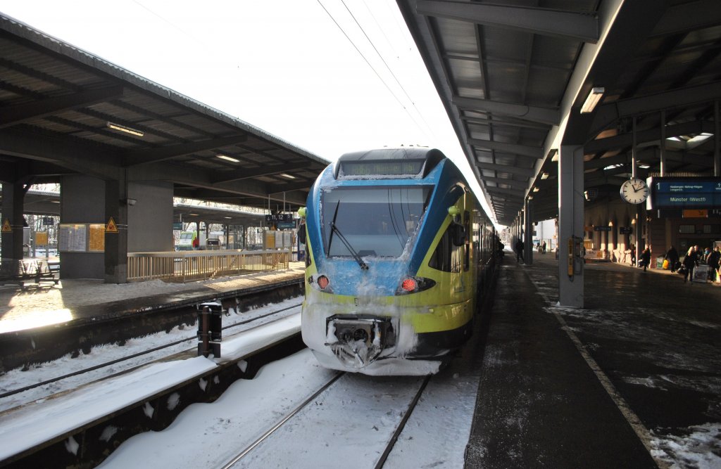 Ein Flirt der BR 427, am 25.12.10 in Osnabrck HBF.