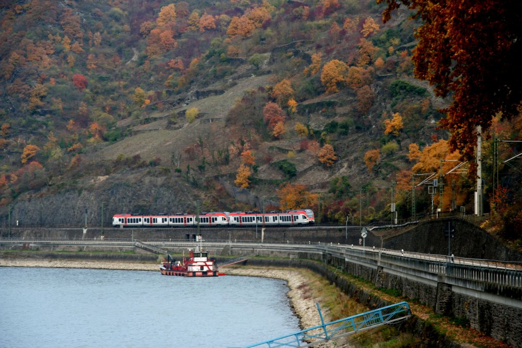 Ein Flirt der Vias GmbH kurz vor den Loreley Tunnel am 4.November 2011