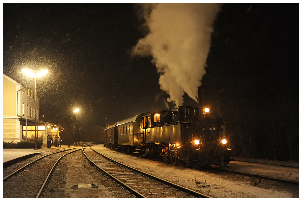 Ein Fototag geht zu Ende. 92.2271 nach der Ankunft in Zwettl als NF 95394 am 9.2.2013.

http://www.lokalbahnverein.at/deutsch/index.php