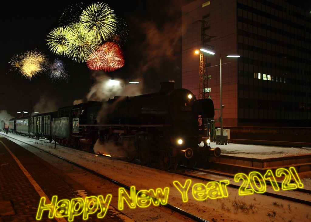 Ein frohes, glckliches, gesundes und erfolgreiches Jahr 2012 allen BB.de Usern! Auf ein neues Jahr voller (hoffentlich) schner Bahn-Momente, die wir hier auf dieser Seite teilen knnen. Und auf etwas mehr miteinander statt gegeneinander! In diesem Sinne: guten Rutsch!
Zum Bild: 01 1066 kurz vor der Abfahrt aus Wrzburg Hbf. Aufgenommen am 04.12.2010.