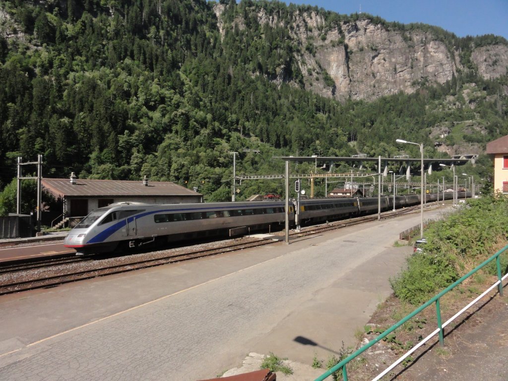 Ein FS ETR 470 bei der Durchfahrt in Faido am 01.07.2011