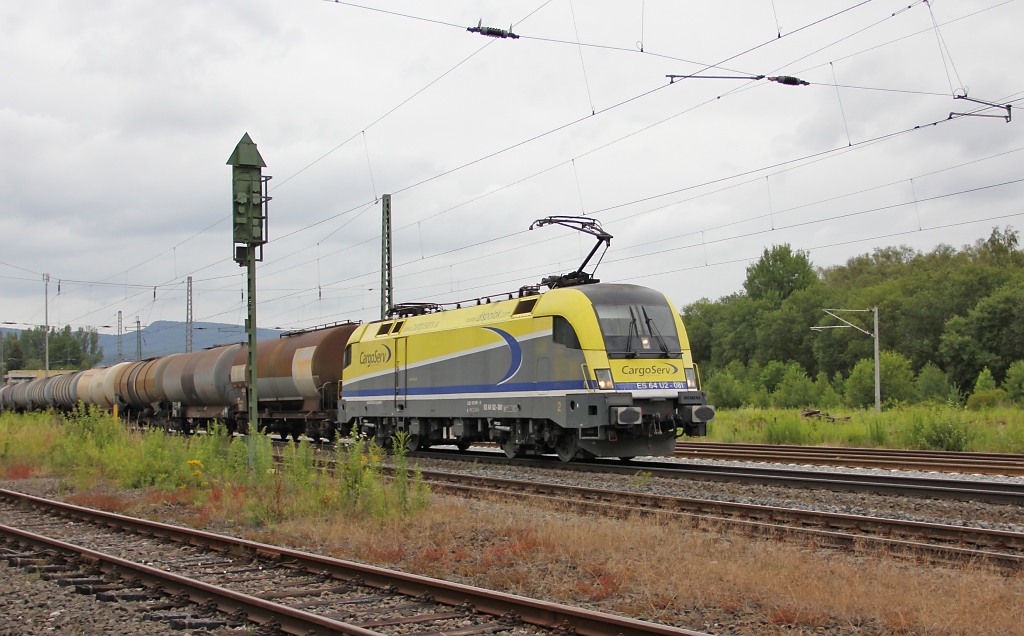 Ein ganz seltener Gast auf der KBS 613 war am 02.07.2011 die 182 581-9 (ES 64 U2-081) mit Kesselwagenzug Richtung Sden. Aufgenommen in Eschwege West.