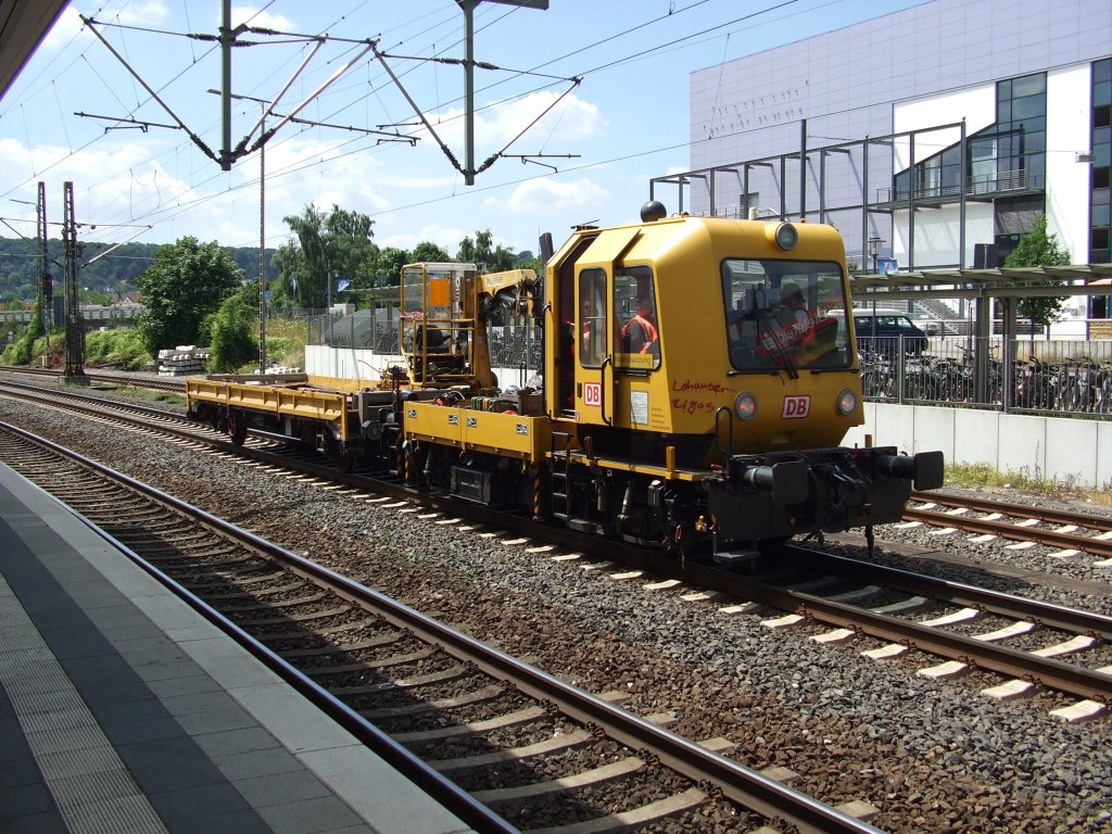 Ein Gleisarbeitsfahrzeug (GAF)steht am 13.07.2010 im Bielefelder Hauptbahnhof.