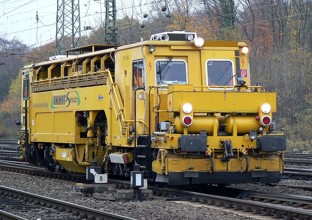 Ein Gleisbau Fzg, aufgenommen am 11.11.09