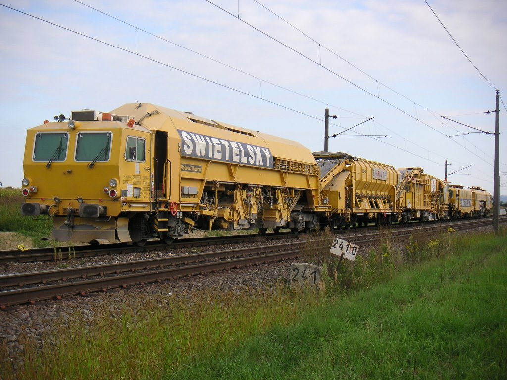 Ein Gleisbaufahrzeug der Firma Swietelsky auf der Strecke zwischen Lebring und Kaindorf/Sulm am 31.8.2008