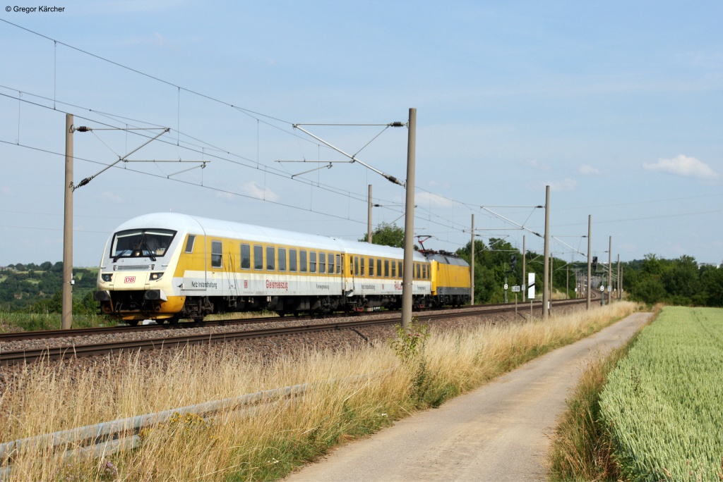 Ein Gleismesszug fhrte am 02.07.2013 Messarbeiten auf der SFS Mannheim-Stuttgart aus. Schublok des Zuges war 120 502. Aufgenommen am 02.07.2013 bei Pulverdingen.