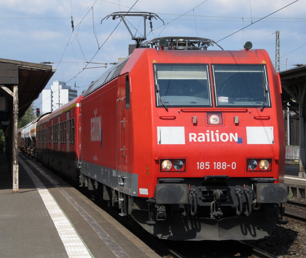 Ein GmP bei der modernen DB? Ja das gibts! Am 15.4.2011 zog 185 188-0 diese besondere Fure durch Bonn-Beuel.