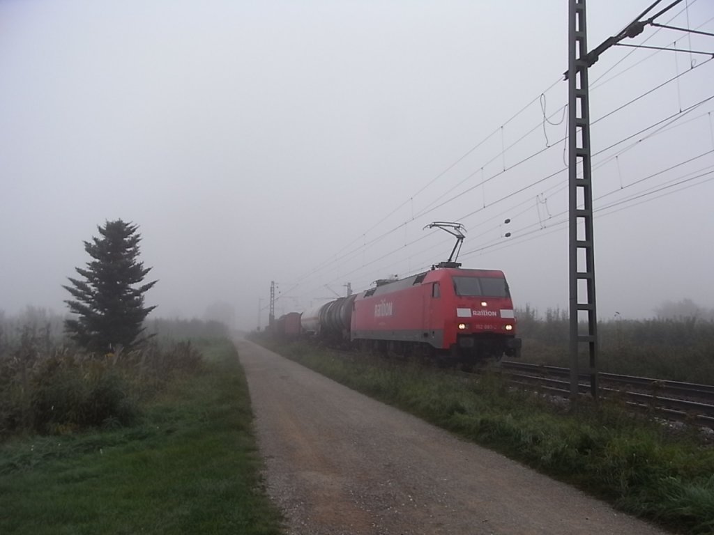 Ein Gterzug mit 152 am 14. 10. 10 zwischen Denzlingen und Freiburg.