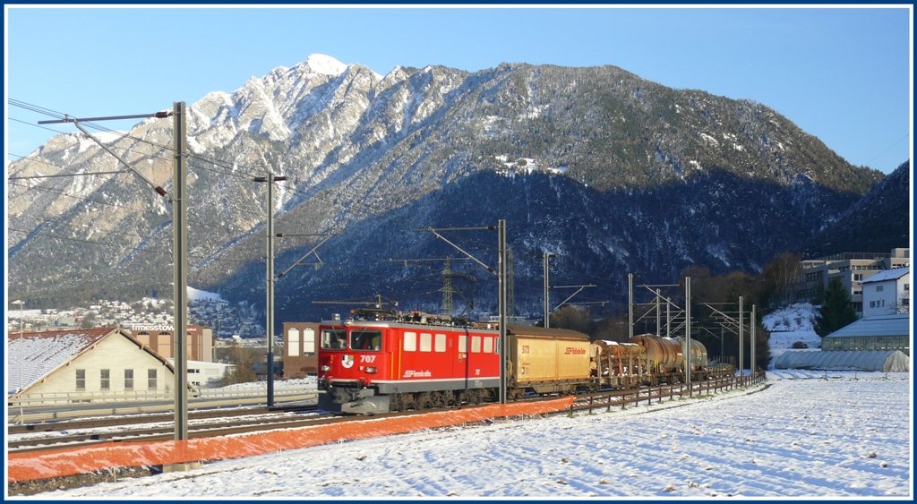 Ein Gterzug mit Ge 6/6 II 707  Scuol  verlsst Chur Richtung Thusis. (03.12.2009)