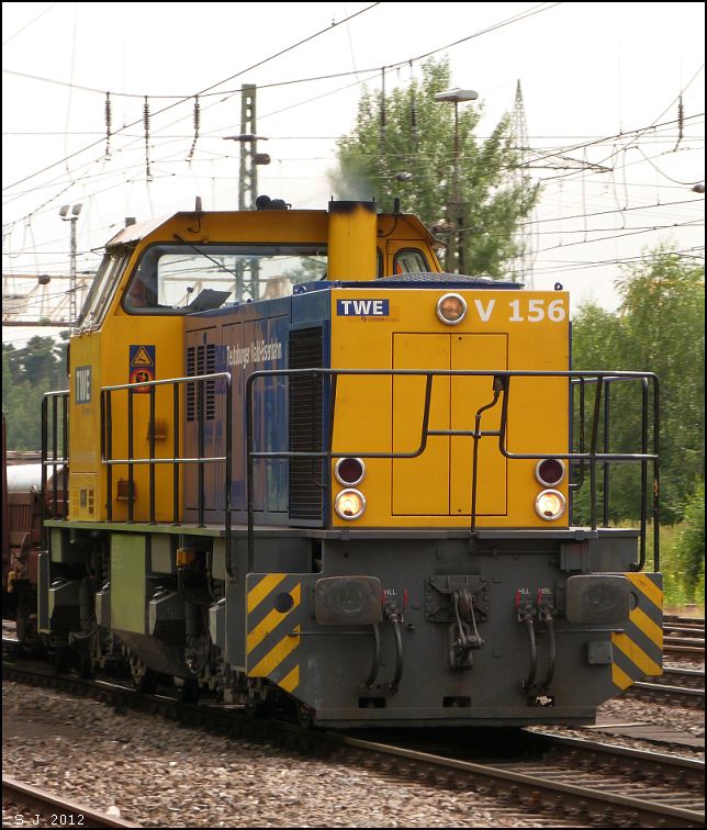 Ein guter Fang fr den Sensor, in Duisburg Entenfang auf Stippvisite. Die V 156
der Teutoburger Wald Eisenbahn. Aufgenommen am 2.Juli 2012.