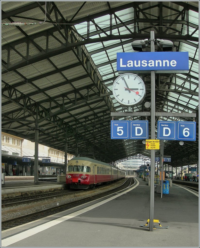 Ein Hauch  Nostalgie: Setzt nicht nur farbliche Akzente: RAE TEE II 1053 in Lausanne.
30. April 2013