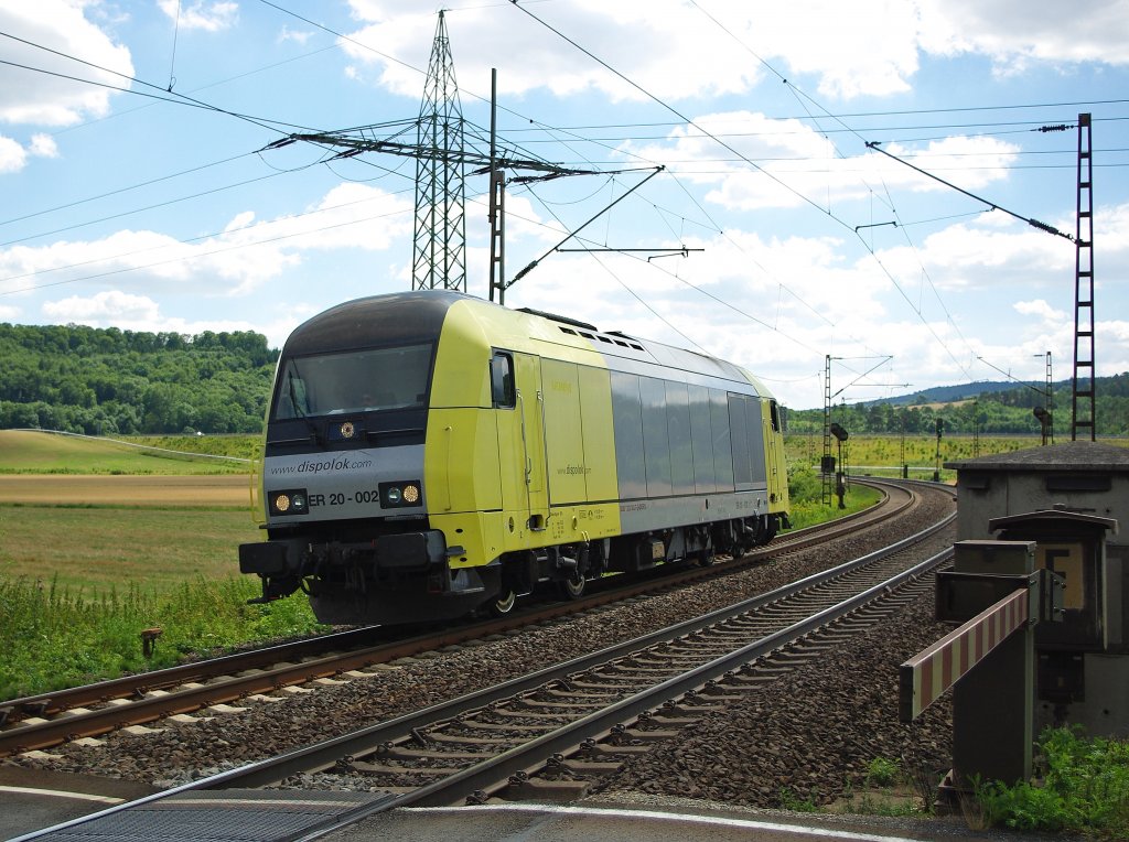 Ein Herkules zum Sonntag: ER 20-002 kam am 18.07.2010 Lz in Richtung Norden am B zwischen Eichenberg und Friedland vorbei.