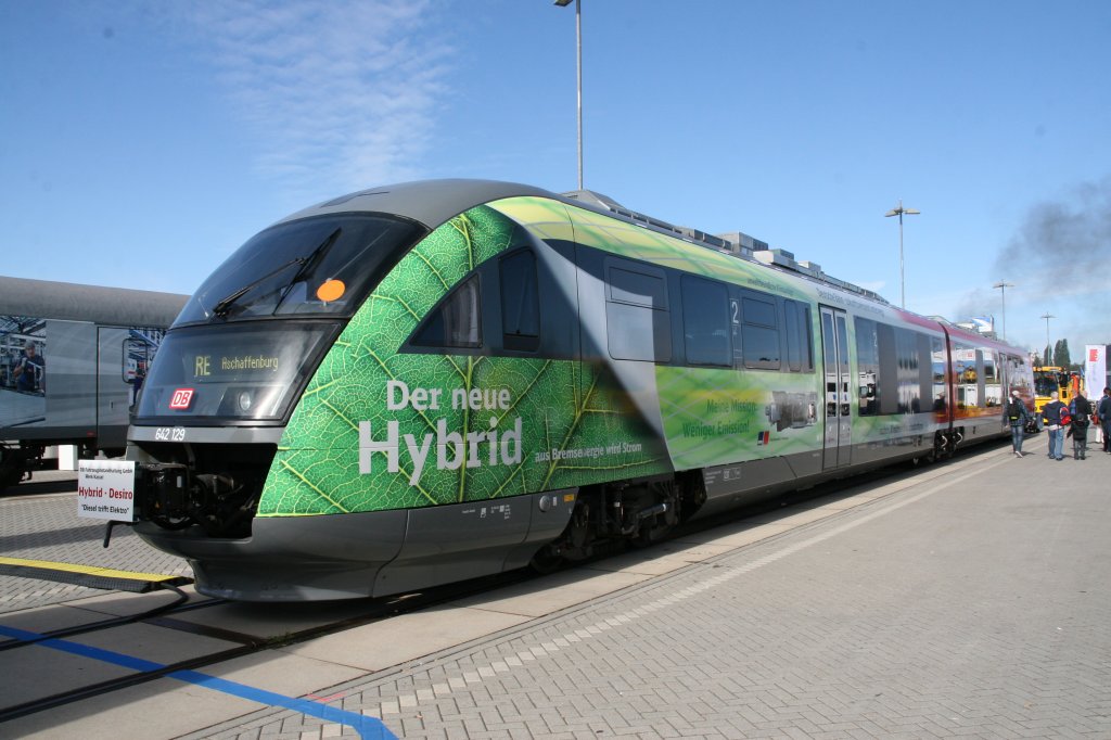 Ein Hybrid-Diesel Desiro am 23.09.2012 bei der Innotrans Berlin 