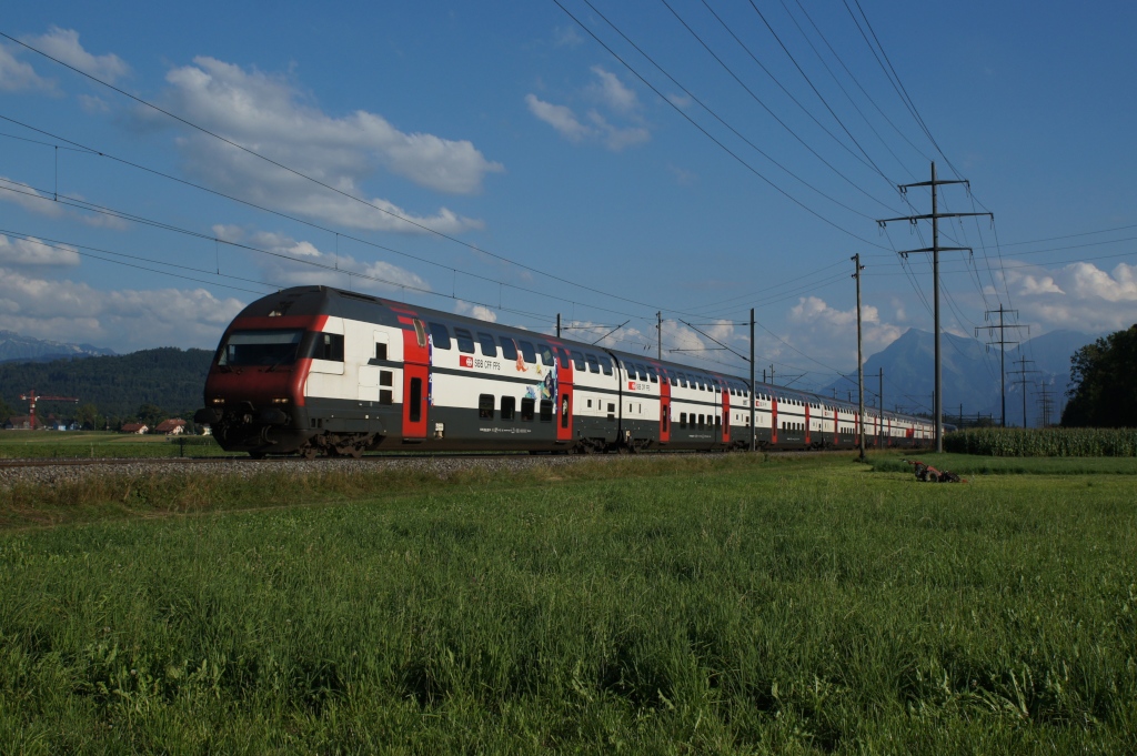 Ein IC 2000 befindet sich am 10.8.12 bei Kiesen.