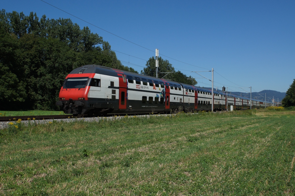 Ein IC 2000 fhrt am 18.8.12 von Aarau Richtung Schnenwerd.