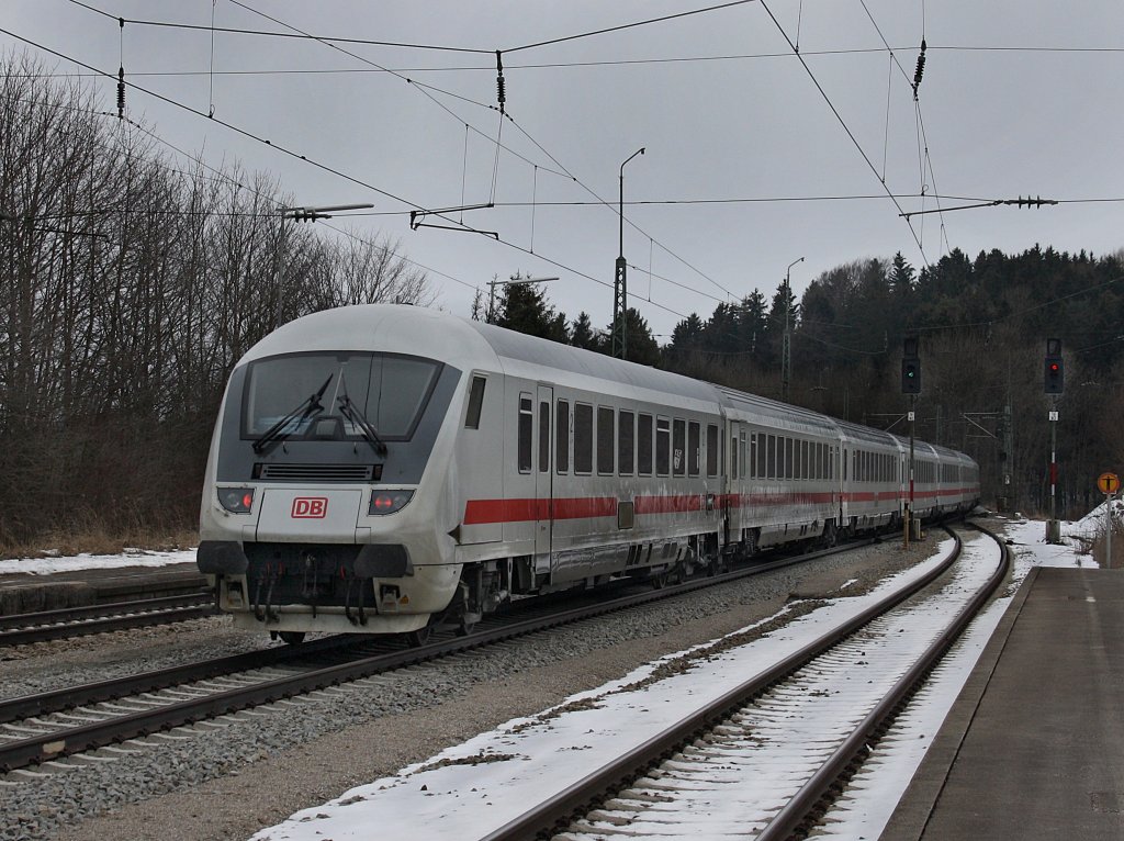 Ein IC am 13.03.2010 bei der Durchfahrt in Aling. 