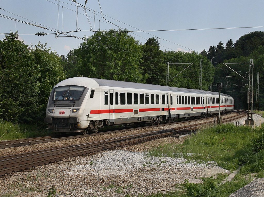 Ein IC am 25.06.2010 bei der Durchfahrt in Aling. 