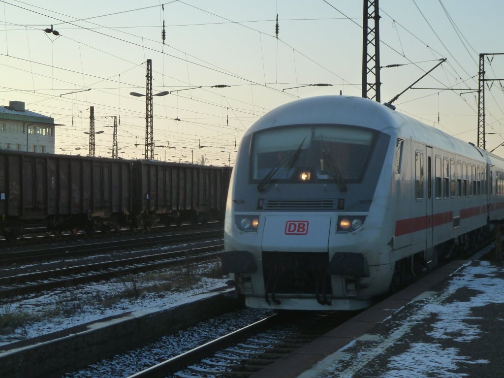 Ein IC durch fhrt Dresden-Friedrichstadt Richtung Dresden Hbf 29.01.2011