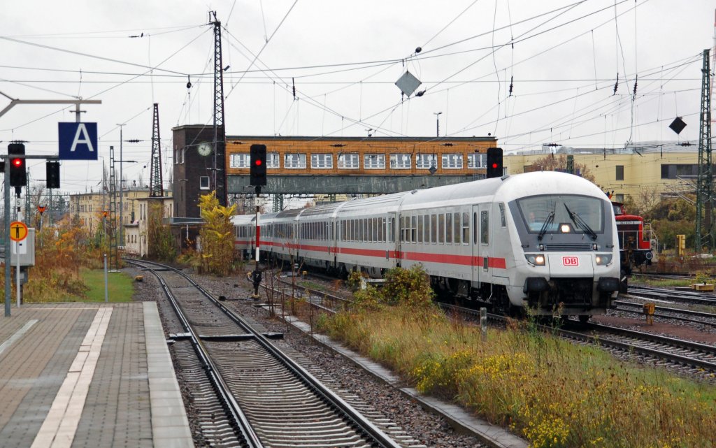 Ein IC erreicht am 06.11.10 aus Leipzig kommend den Hbf Halle(S). Nach kurzem Aufenthalt ging es weiter Richtung Magdeburg.