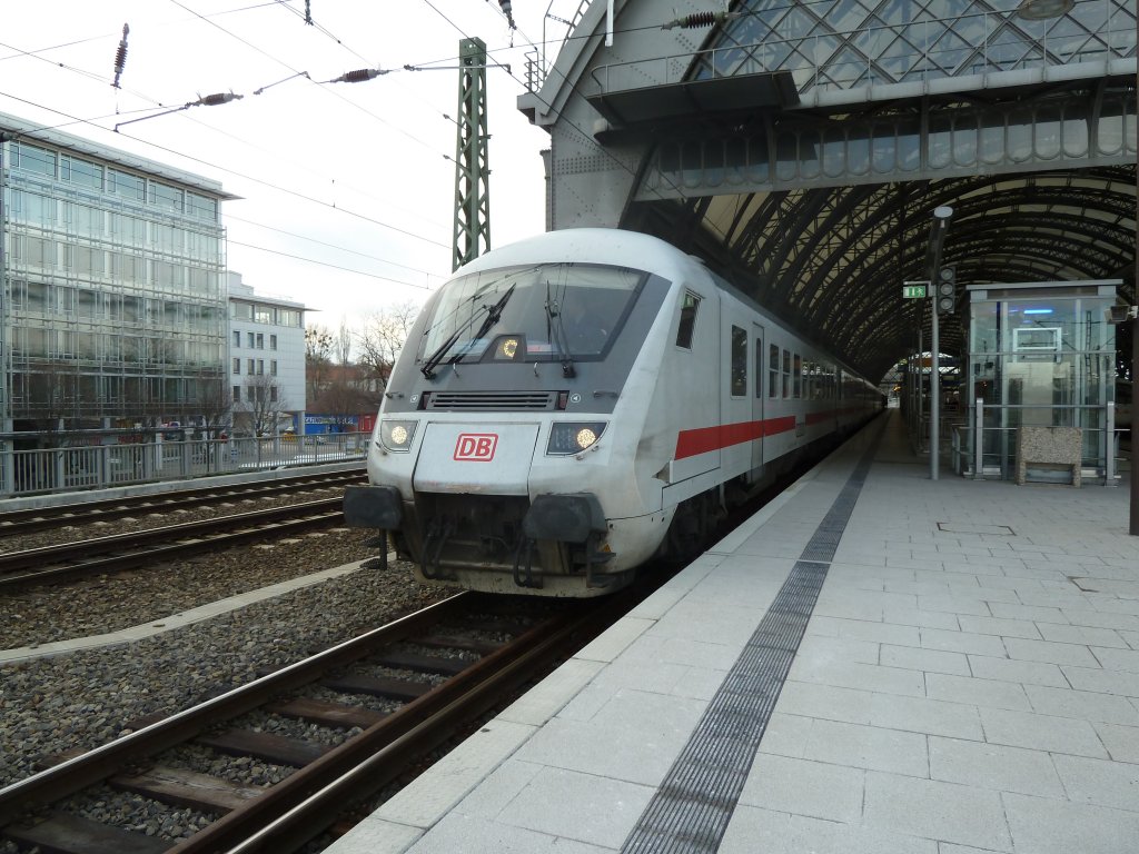 Ein IC stand am 12.02.2011 am Dresdner Hauptbahnhof und wartete auf die weiterfahrt Richtung Dresden-Reick.