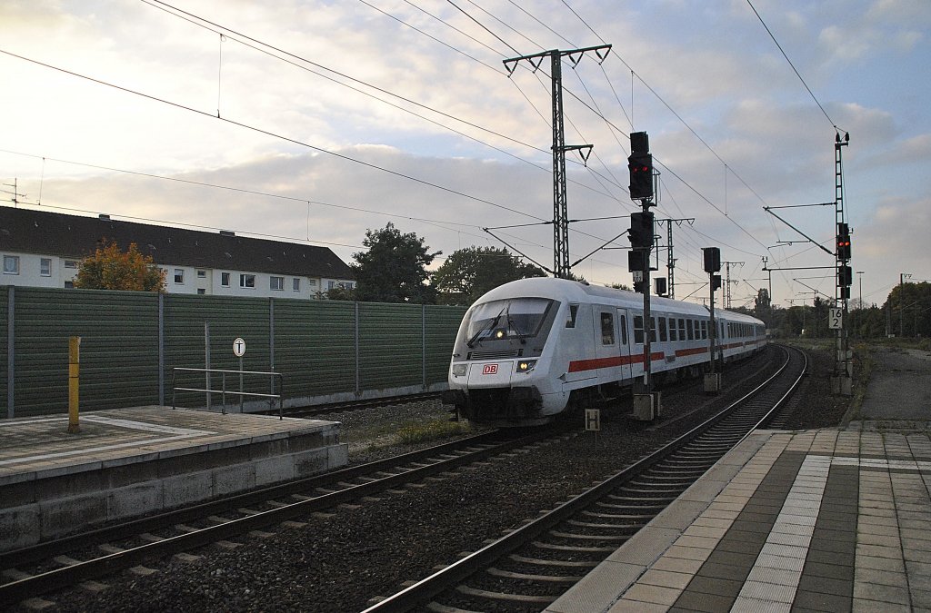 Ein IC Steuerwagen, am 12.10.2010 bei der Einfahrt in Lehrte.