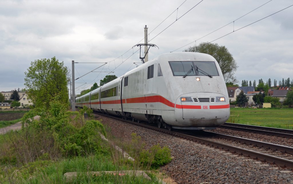 Ein ICE 1 fuhr am 06.05.12 durch Jenitz Richtung Dessau.