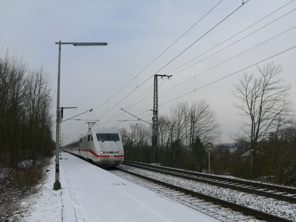 Ein ICE 1 von Interlaken Ost  nach Berlin Ostbahnhof am 7.1.10 in Freiburg St. Georgen.