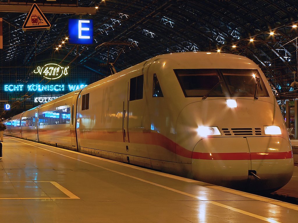 ein ICE 1 in Kln Hbf. am 14.11.09