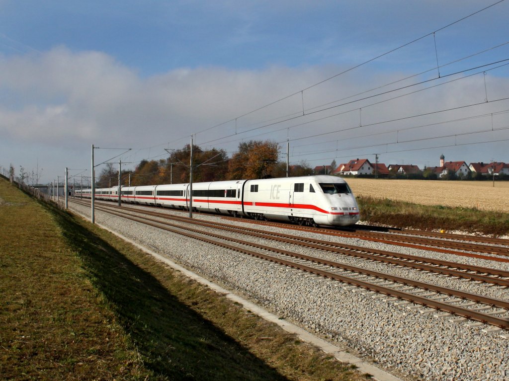 Ein ICE 1 nach Mnchen am 29.10.2011 unterwegs bei Hattenhofen.