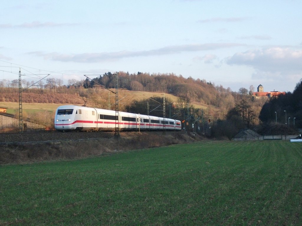 Ein ICE 2 als ICE 2894 nach Berlin - Ersatzzug fr ICE 1104 - unterwegs am 19.Mrz 2012 bei Knellendorf.