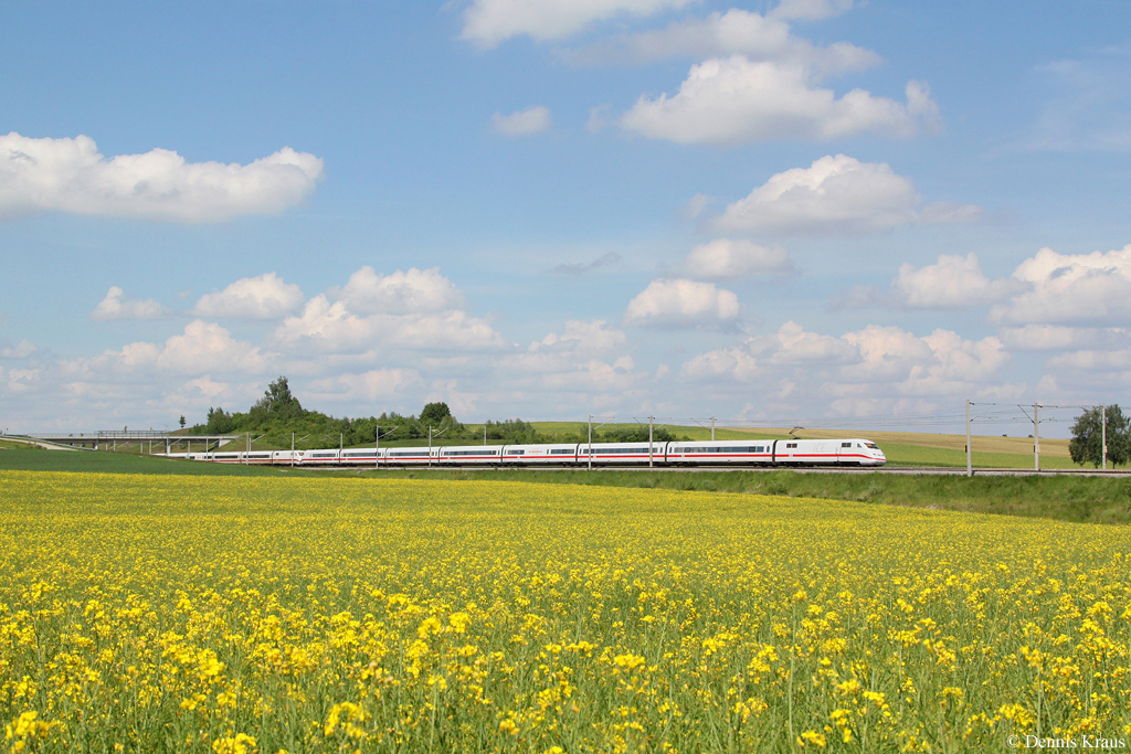 Ein ICE 2 am 05.06.2013 bei Hebertshausen.