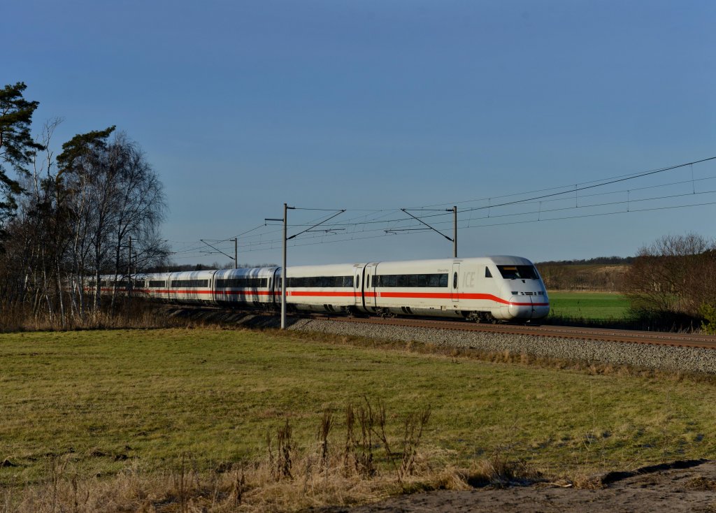 Ein ICE 2 am 28.12.2012 bei Nennhausen.
