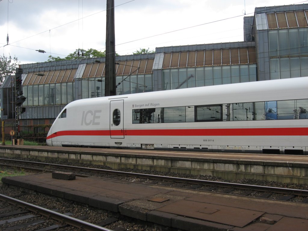 Ein ICE 2 Stw am 30. Juli 2007 im Klner Hbf.