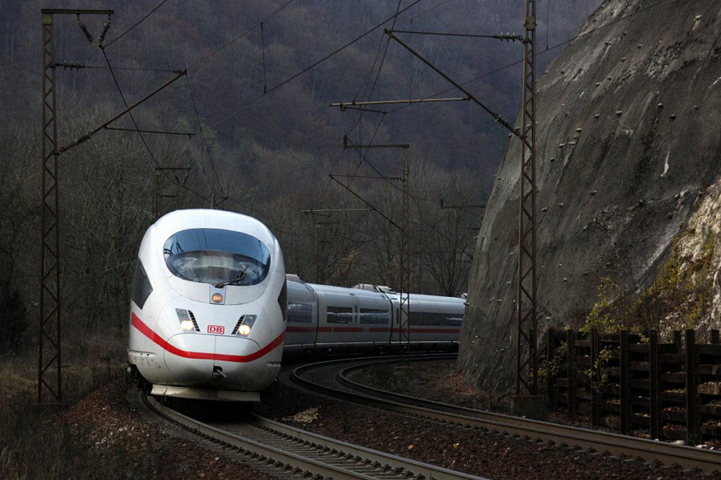 Ein ICE 3 auf der Geislinger Steige in Richtung Ulm HBF